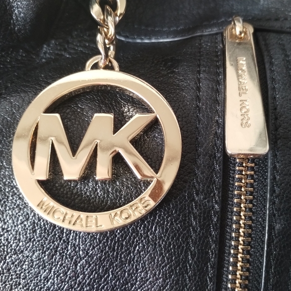 Michael Kors Black Leather Zippered Bag with Dust Bag EUC - Picture 5 of 16